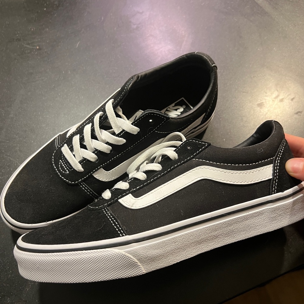 Vans Low Top Sneakers